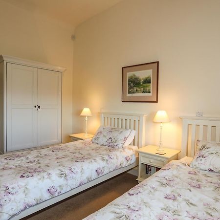 Cosy Barn Villa Dwyran Exterior photo