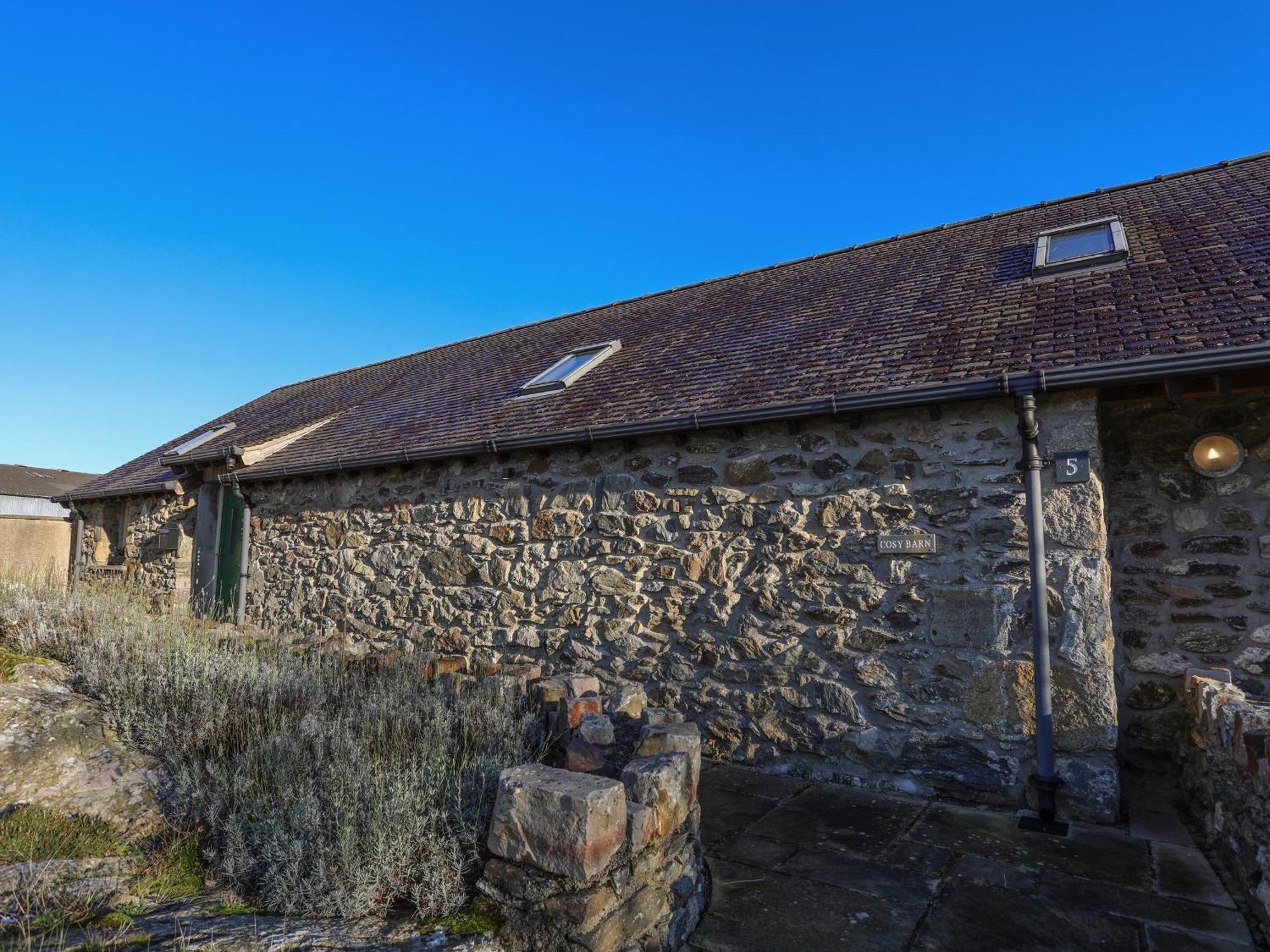 Cosy Barn Villa Dwyran Exterior photo