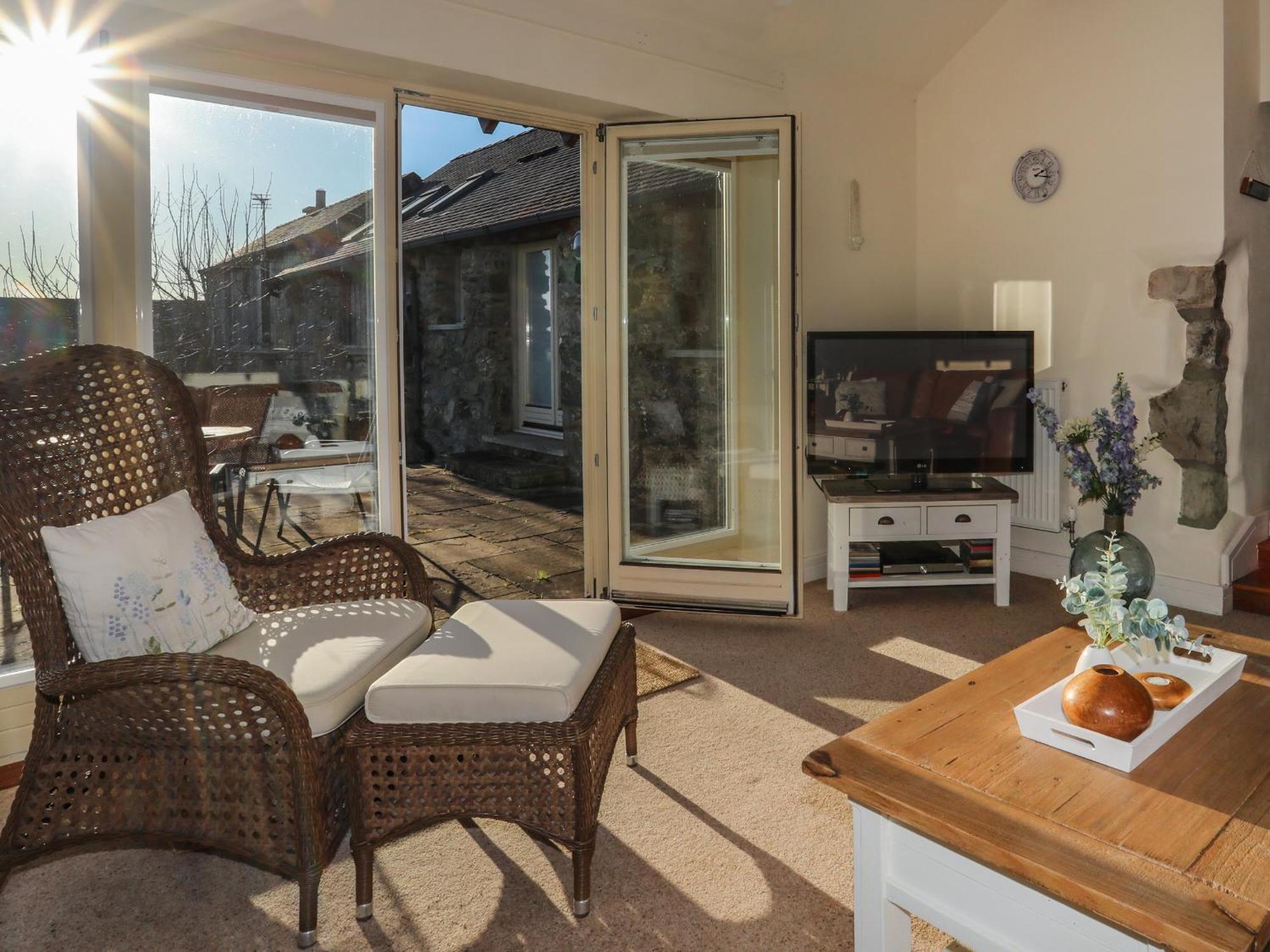 Cosy Barn Villa Dwyran Exterior photo