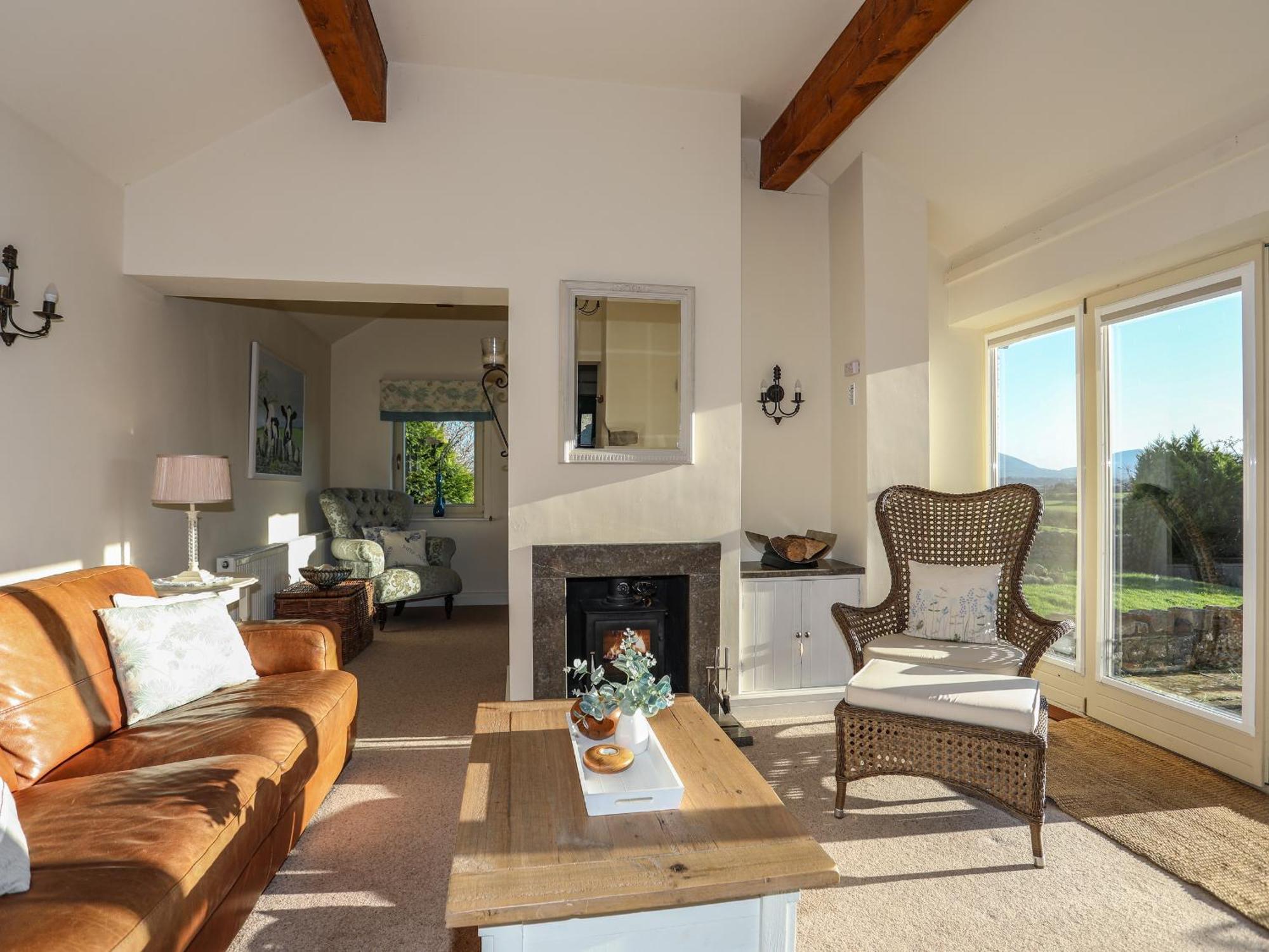 Cosy Barn Villa Dwyran Exterior photo